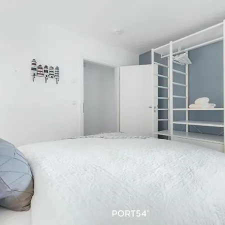 With 2 Bedrooms *